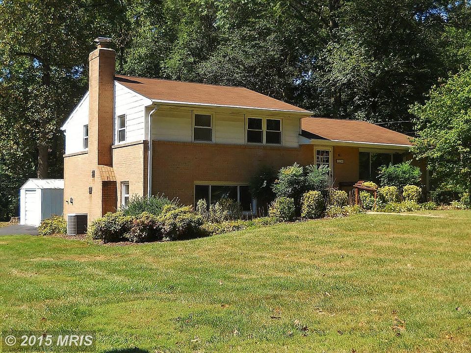 3 Level Split on .46 acre corner lot