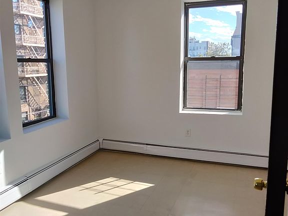 2nd image of 851 Pavonia Ave #32