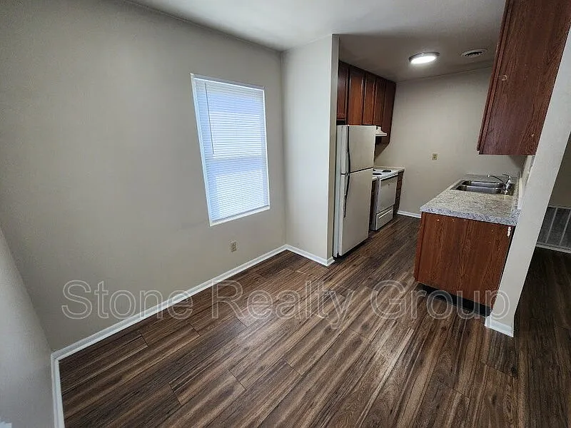 2 bed, 1.0 bath, $775 — Photo 3