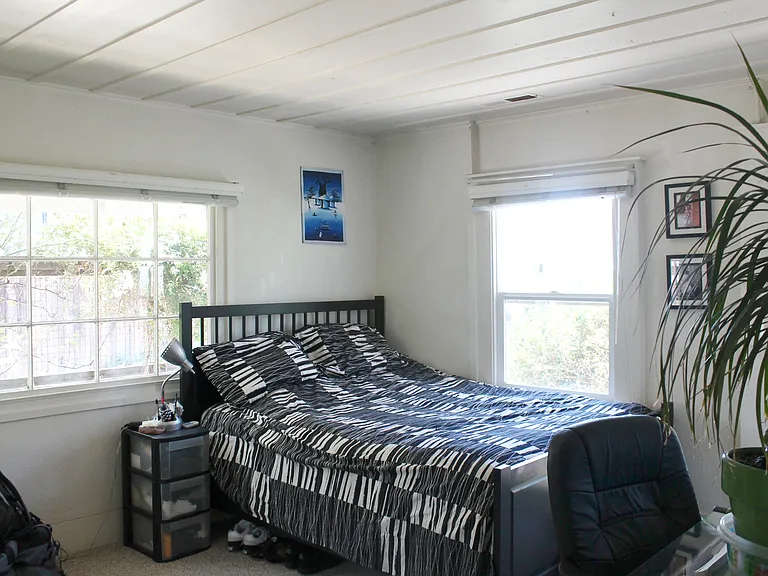 307 Oxford Way — Photo 13