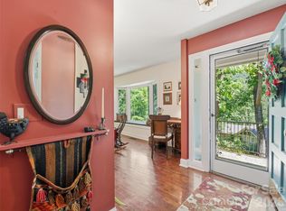 5 Sunny Ridge Dr, Asheville, NC 28804
