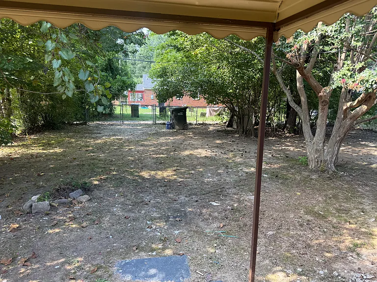 2208 Ford Ave — Photo 8