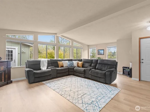 17373 Woodcrest Drive NE, Bothell, WA 98011