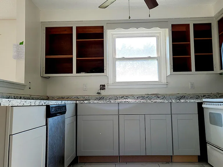575 Bridgette Dr — Photo 2
