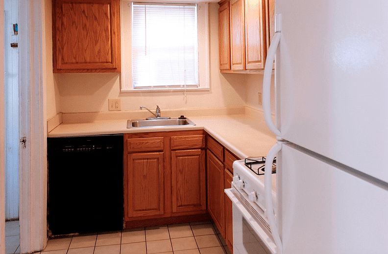 1st image of 80 W Norwich Ave