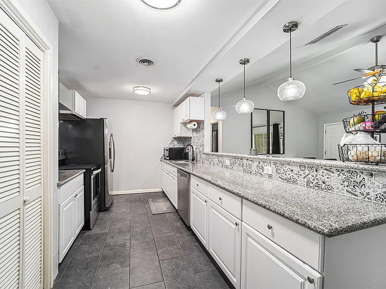 12215 Hillcroft St — Photo 3