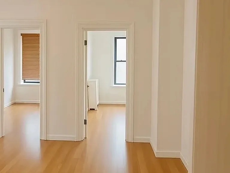 35-25 Crescent St #3R — Photo 2