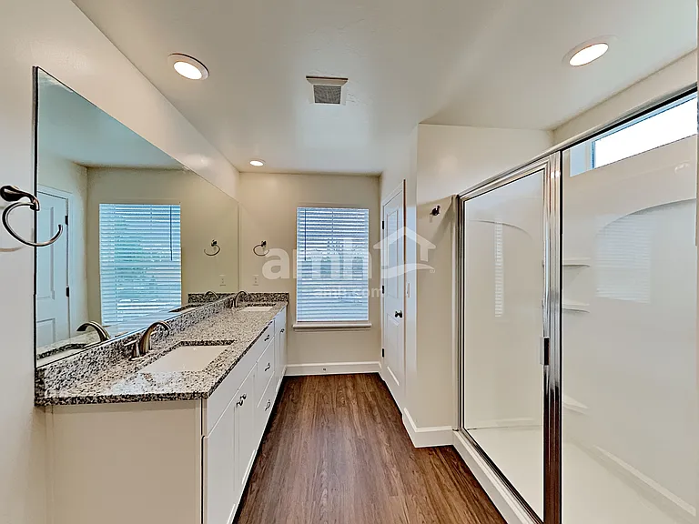819 Grover Ct — Photo 10