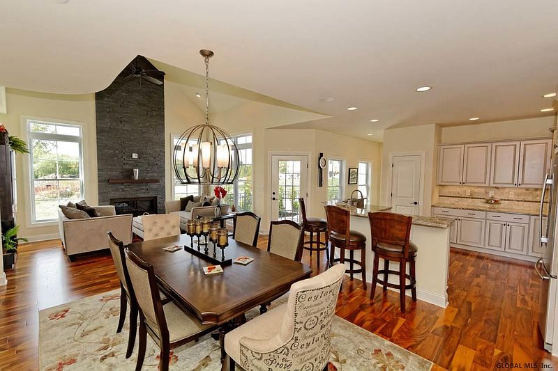 4th image of 13 SUDBURY Square