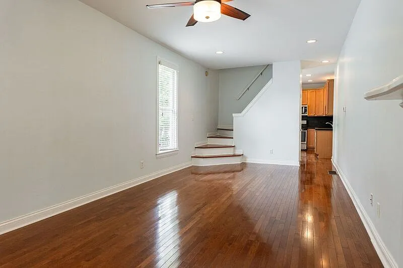 2 bed, 2.0 bath, 1008 sqft, $2,300 — Photo 4