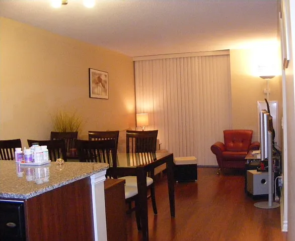 5233 Dundas St W — Photo 6