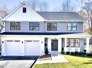 19 N Ridge Rd, Livingston, NJ 07039