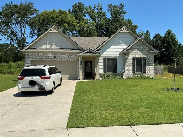 111 McGinnis Cir, Calhoun, GA 30701