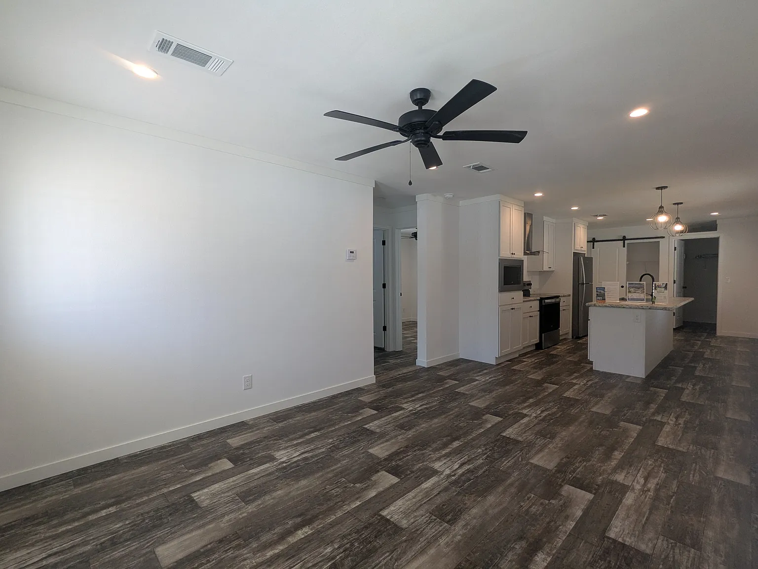 3 bed, 2.0 bath, 1200 sqft, $2,300 — Photo 3