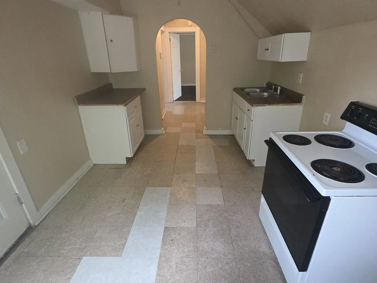 1 bed, $895 — Photo 2