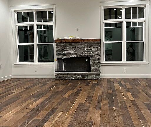 5th image of 682 Arrowhead Rd
