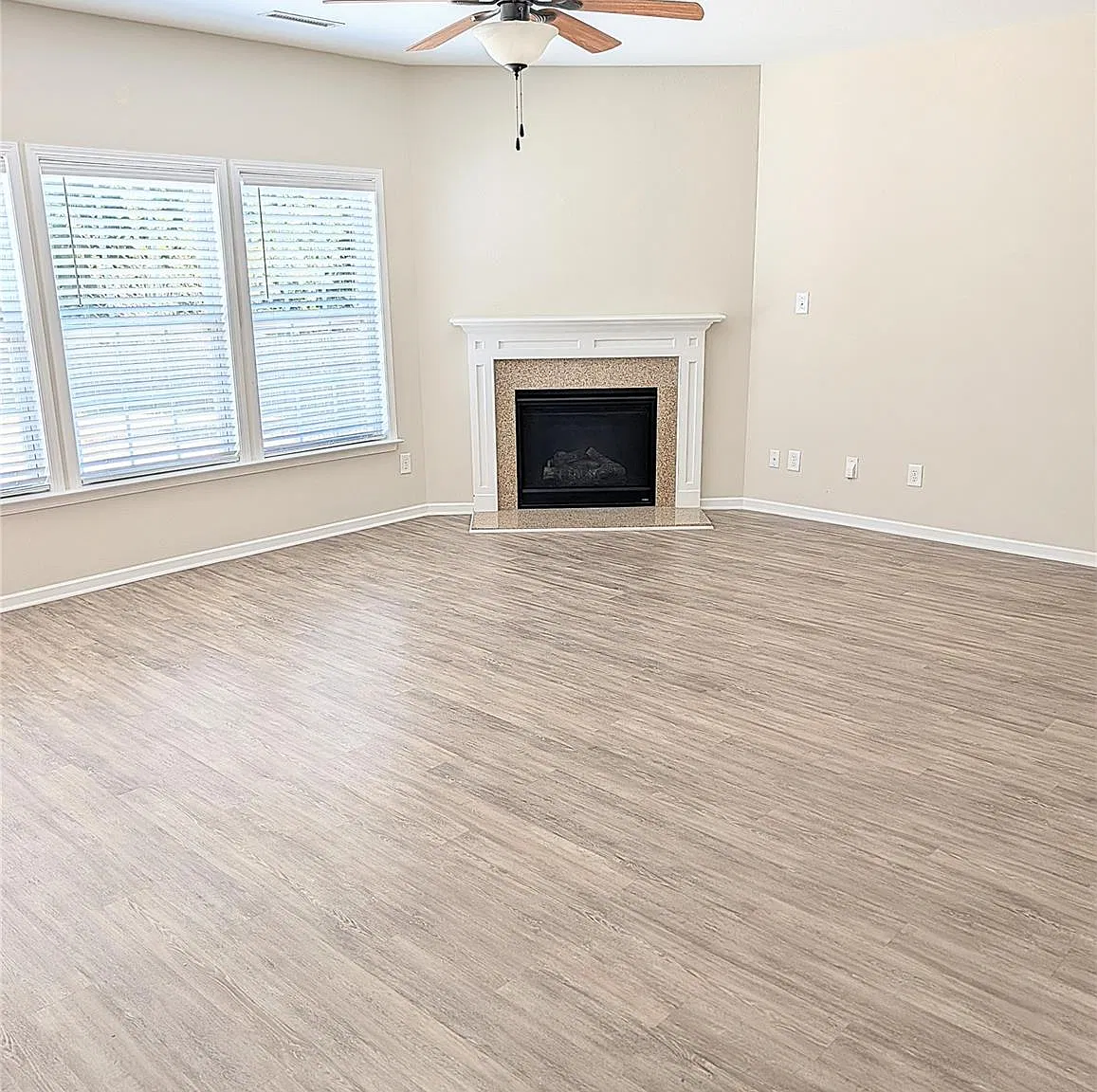 4 bed, 2.5 bath, 2946 sqft, $2,400 — Photo 4