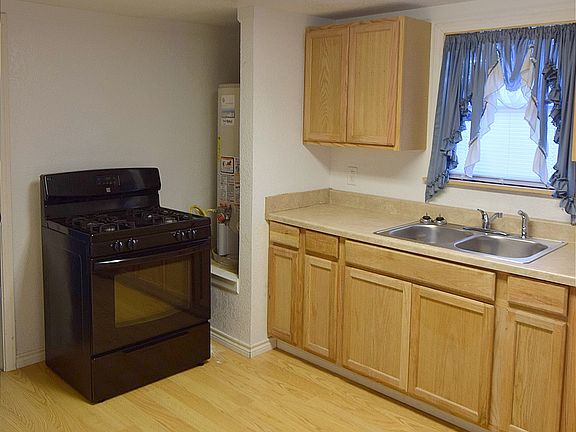 4th image of 1016 Brewster Ave