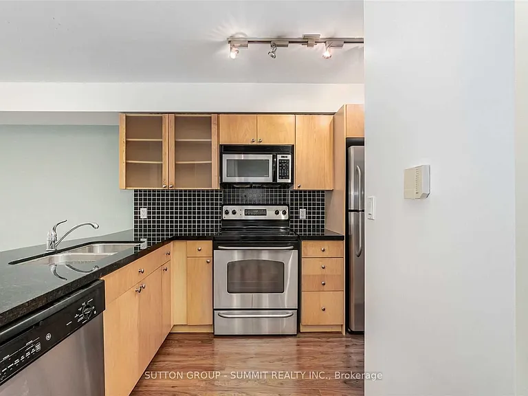 1005 King St W #416 — Photo 7