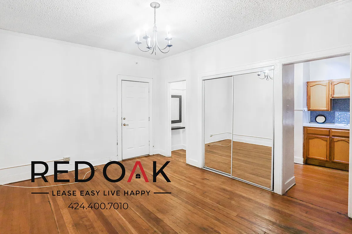 Building Photo - 532 S Coronado St #304