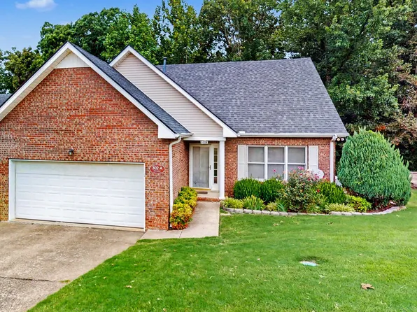 302A Paris Harbor Dr #A, Paris, TN 38242