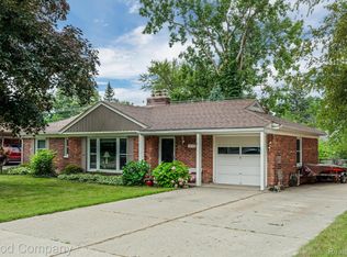 1896 Warwick St, Keego Harbor, MI 48320