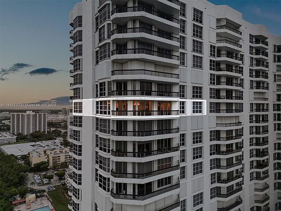 3rd image of 3530 Mystic Pointe Dr APT 2815