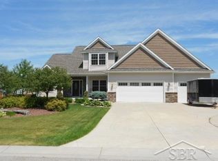 10424 Hardwood Ct, Freeland, MI