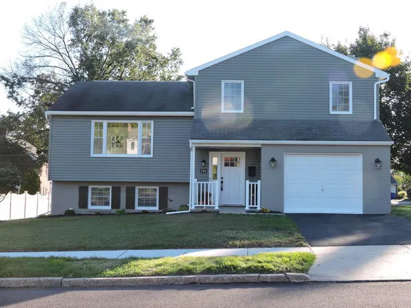 224 Maplewood Dr, Pottstown, PA 19464