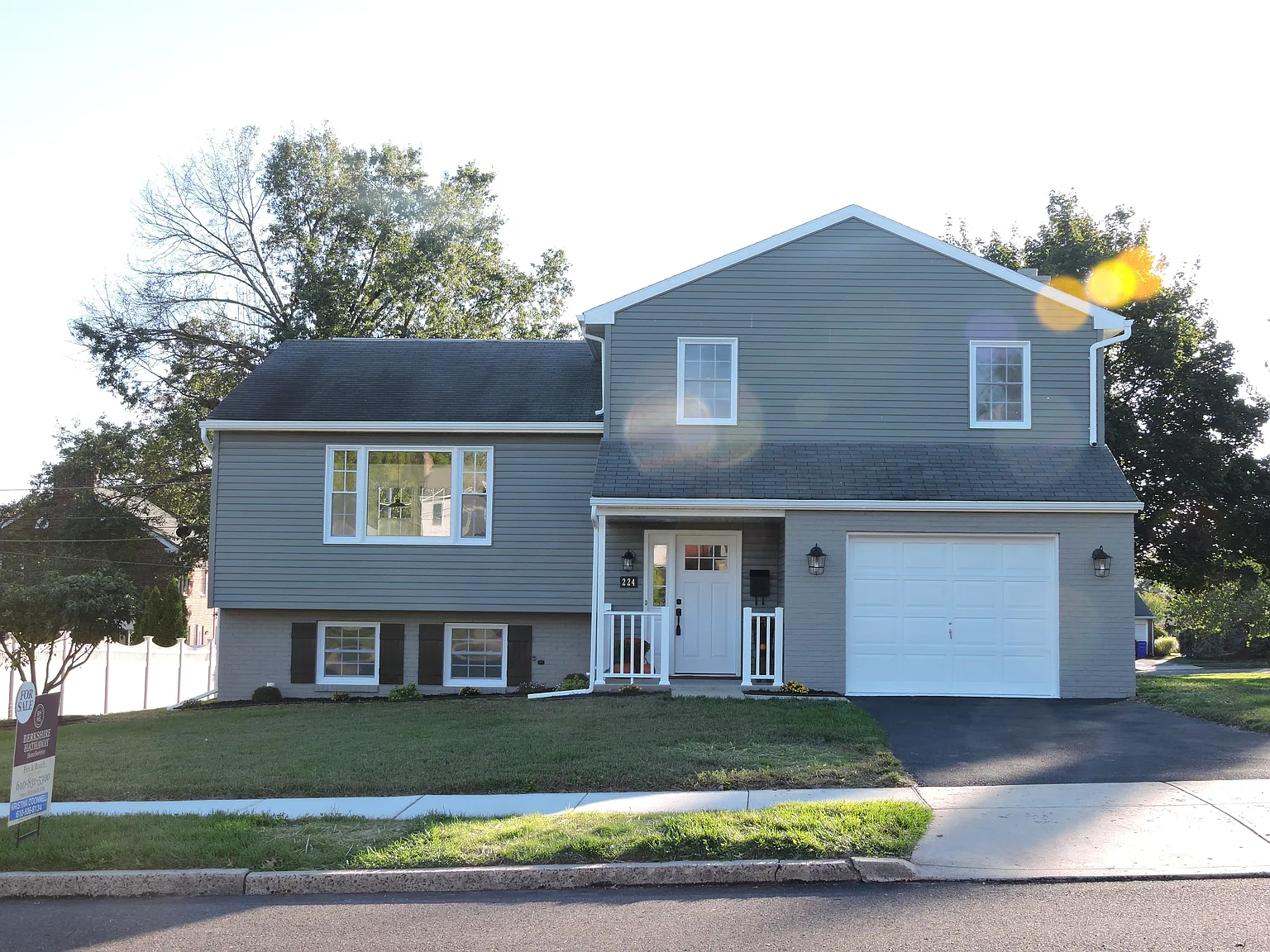 224 Maplewood Dr photo 1