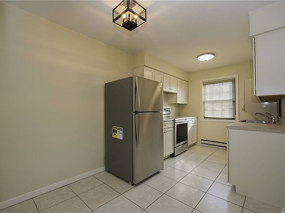 4th image of 2392 Bedford Ave APT A