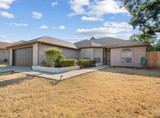 781 Hunter Dr, Azle, TX 76020