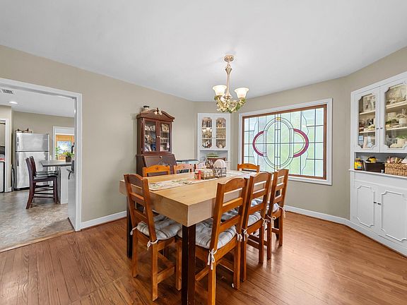 4th image of 202 Sweed St