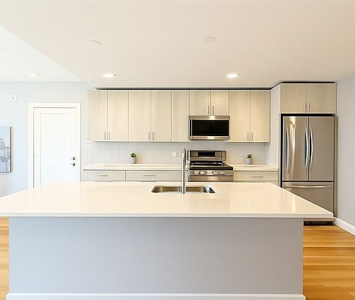 4th image of 98 Prescott St #3B