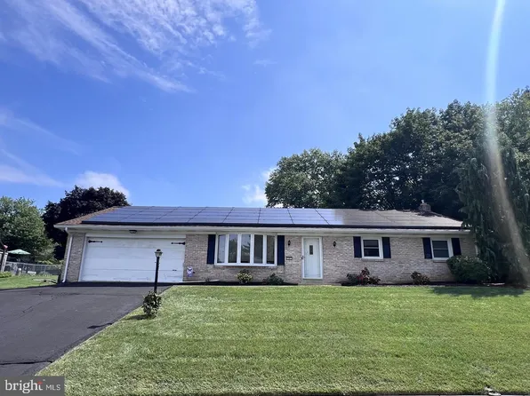 107 Broad St, Akron, PA 17501