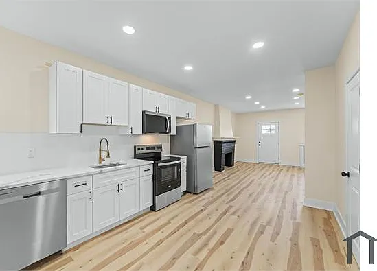 2041 Stenton Ave — Photo 9