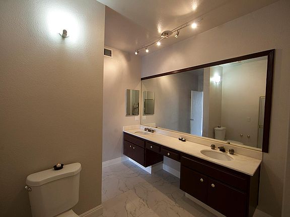 3rd image of 1101 S Rexford Dr #3104151358