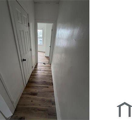 4th image of 228 E Garrett St #1