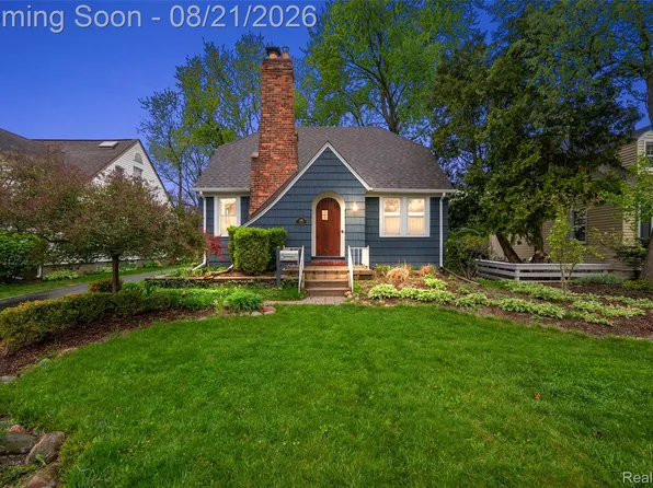 1368 Cedar Dr, Birmingham, MI 48009
