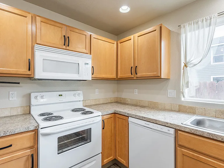 143 E Rose Lake Dr — Photo 18