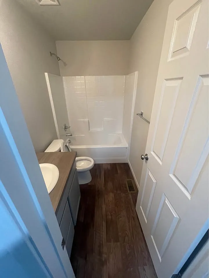 4 bed, 2530 sqft, $2,950 — Photo 3