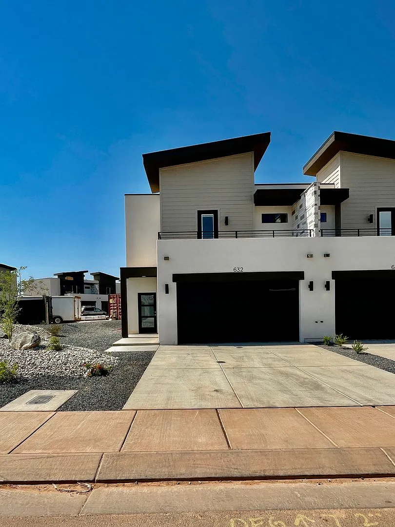 Brand New 3 Bedroom Townhome In Washington Fields — Photo 3