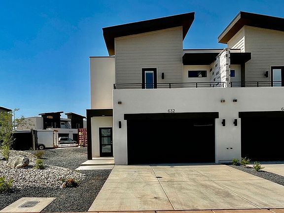 3rd image of 632 E Elmbrook Dr