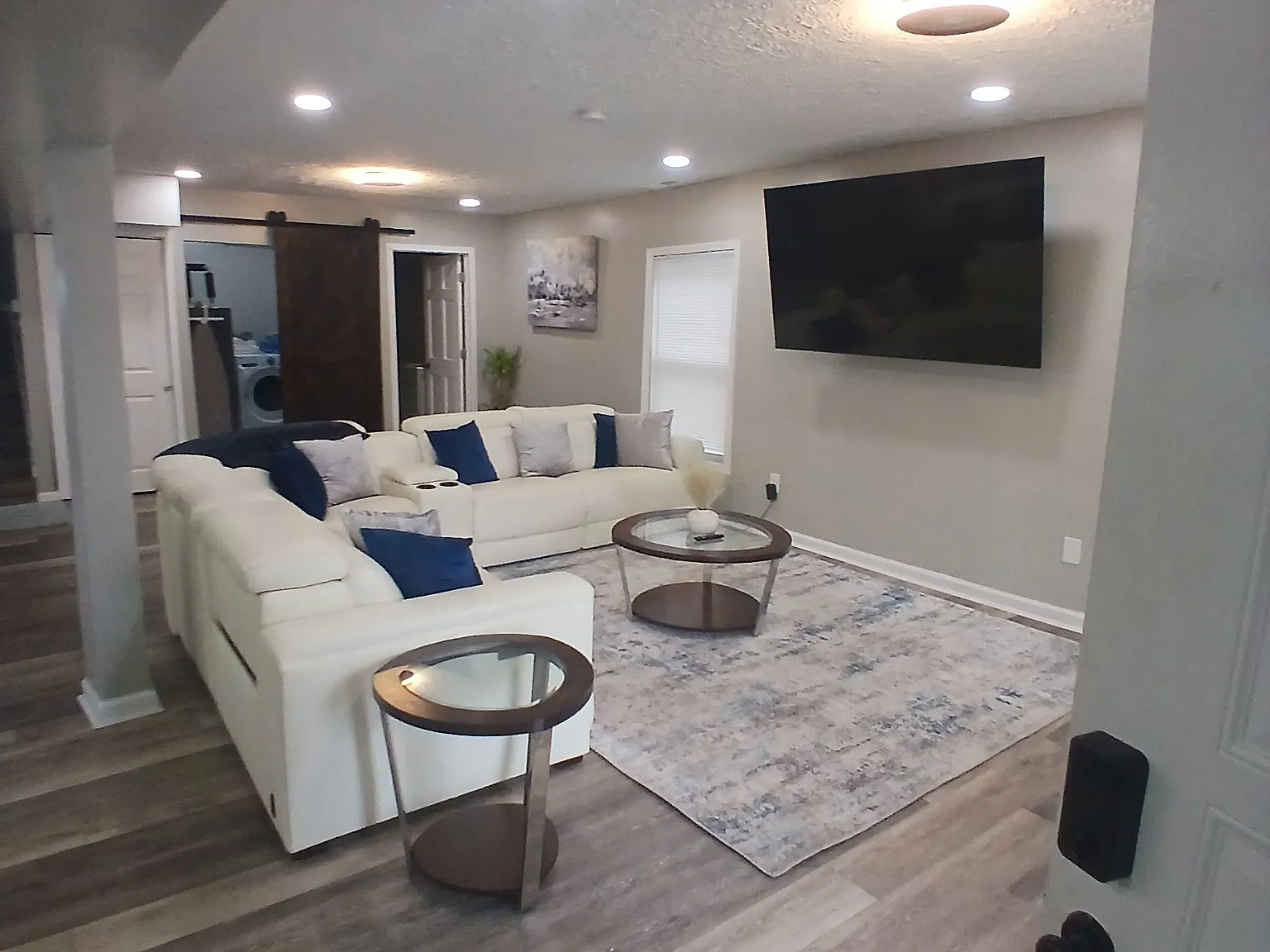 3 bed, 2.5 bath, 2100 sqft, $1,100 — Photo 1