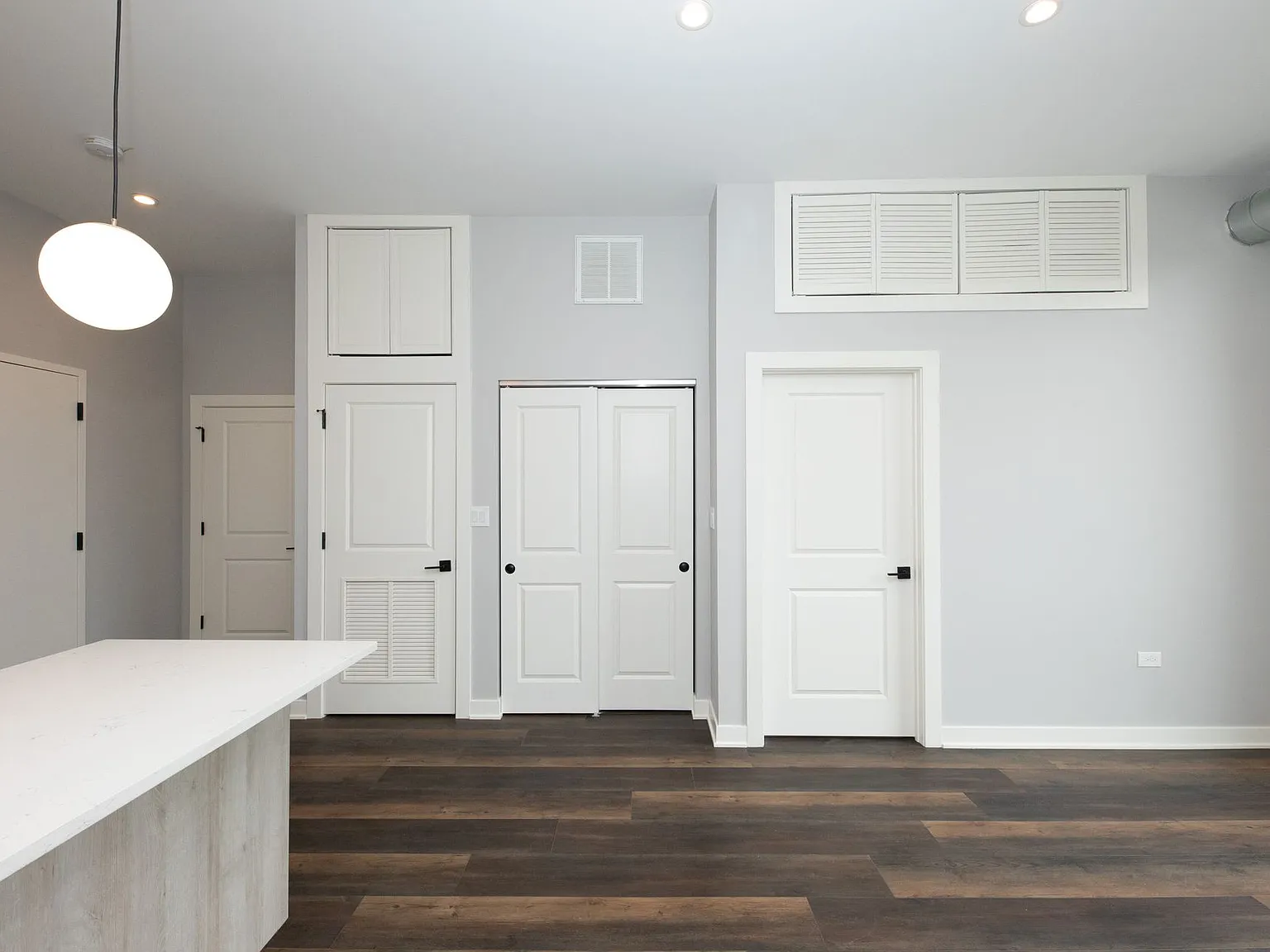 913 W School St Apartments — Photo 4