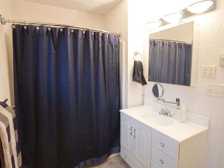 4821 SW 31st Dr — Photo 6