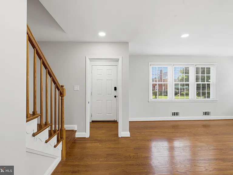 8132 Pleasant Plains Rd — Photo 5