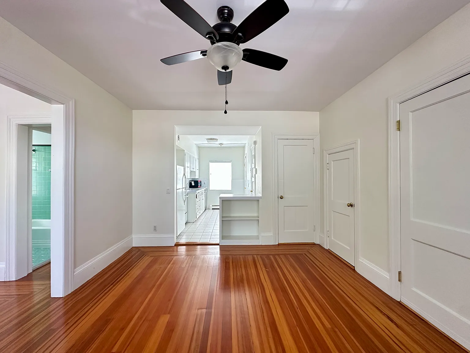 1 bed, 670 sqft, $1,900 — Photo 4
