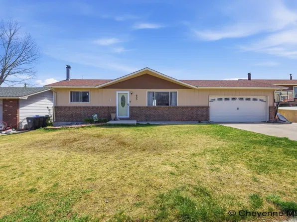 623 Phoenix Dr, Cheyenne, WY 82001