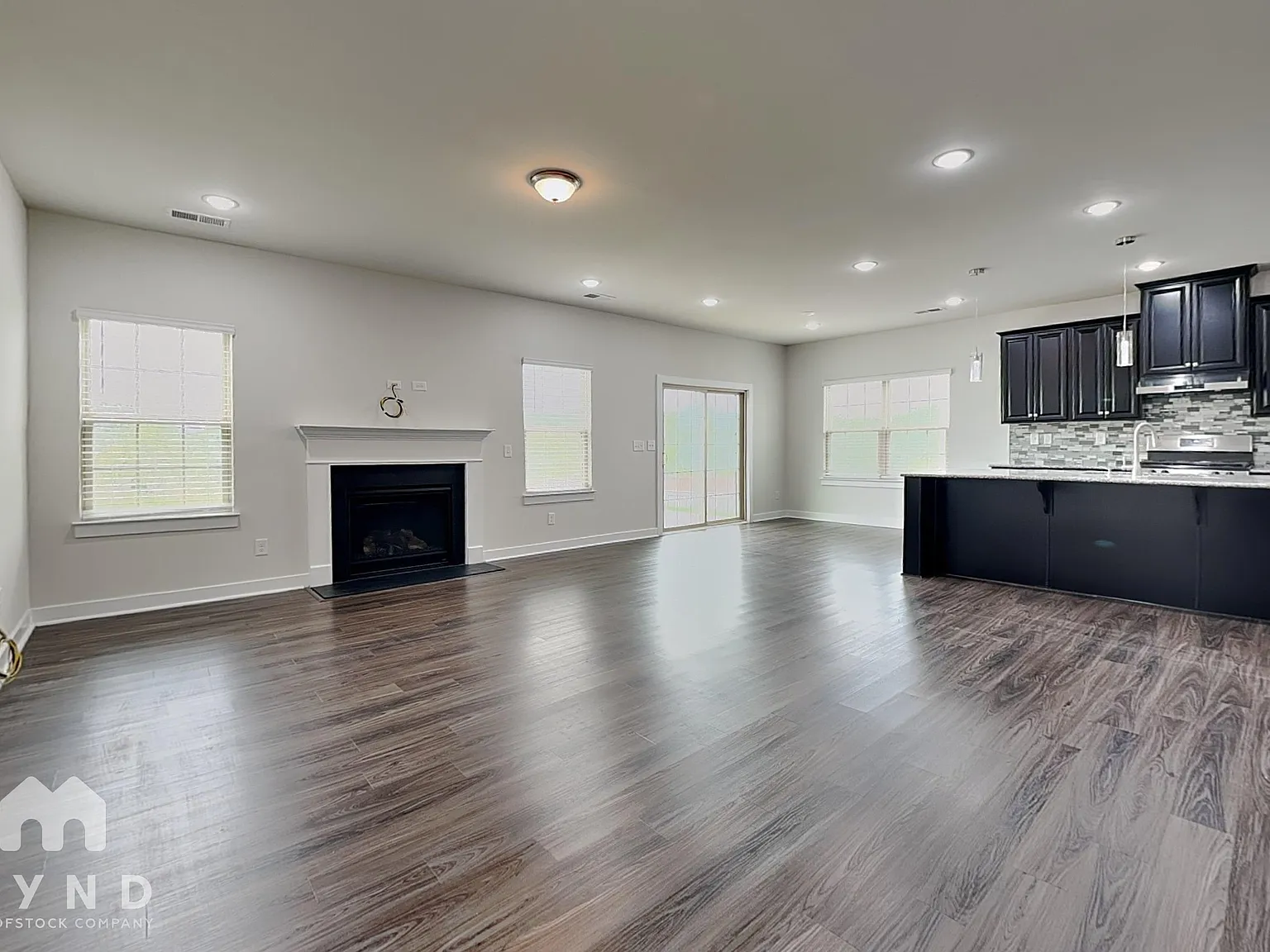 5 bed, 3.0 bath, 3006 sqft, $3,000 — Photo 2
